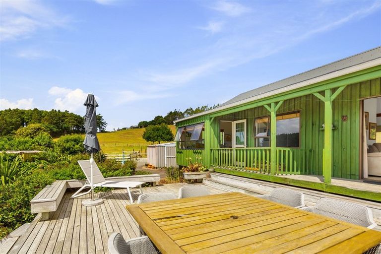 Photo of property in 321 Muriwai Valley Road, Muriwai, Waimauku, 0881