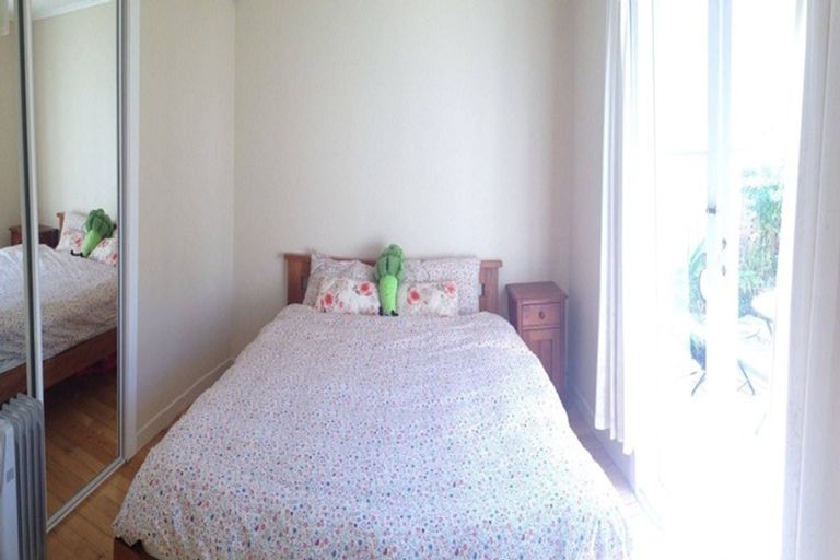 Photo of property in 14 Atkinson Road, Titirangi, Auckland, 0604