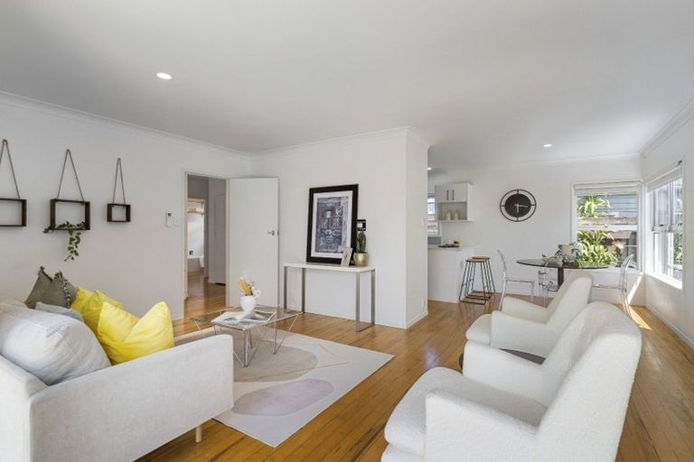 Photo of property in 7b Anne Road, Hillcrest, Auckland, 0627