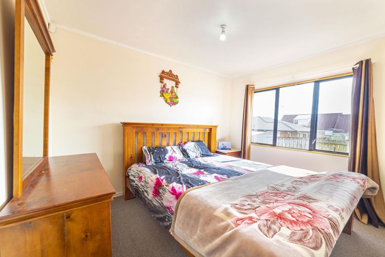 Photo of property in 1/93 Aviemore Drive, Highland Park, Auckland, 2010