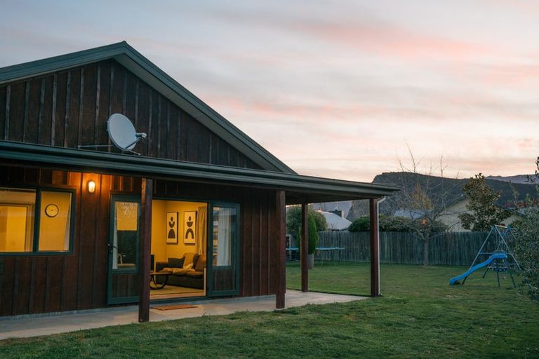 Photo of property in 24 Frye Crescent, Albert Town, Wanaka, 9305