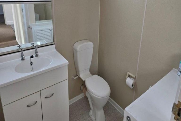 Photo of property in 39 Kirrie Avenue, Te Atatu South, Auckland, 0610