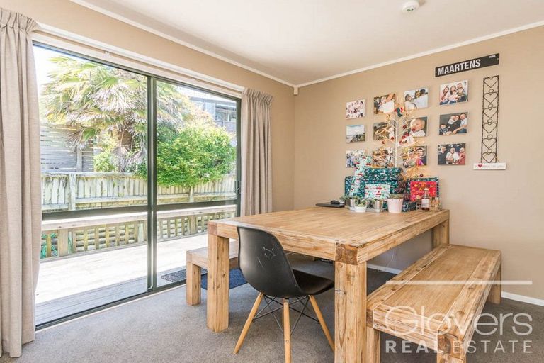 Photo of property in 31b Avonleigh Road, Green Bay, Auckland, 0604