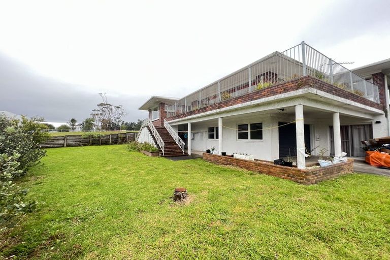 Photo of property in 4 Hillary Heights Avenue, Glendene, Auckland, 0602