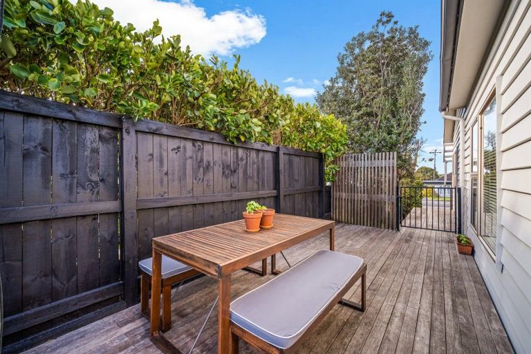 Photo of property in 98 Huia Road, Point Chevalier, Auckland, 1022