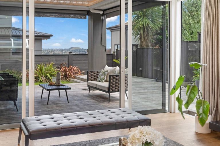 Photo of property in 62 Armstrong Farm Drive, East Tamaki Heights, Auckland, 2016