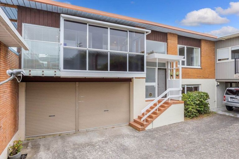Photo of property in 2/4 Rangitoto Terrace, Milford, Auckland, 0620
