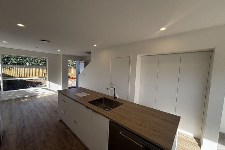 Photo of property in 4/4 Cracroft Street, Welbourn, New Plymouth, 4310