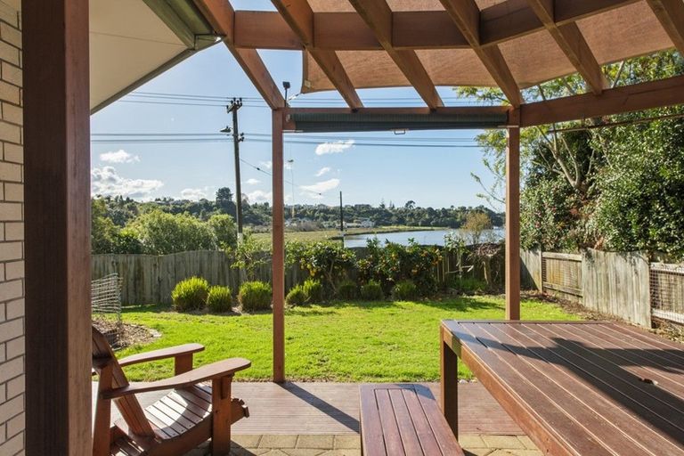 Photo of property in 17 Pampas Grove, Welcome Bay, Tauranga, 3112