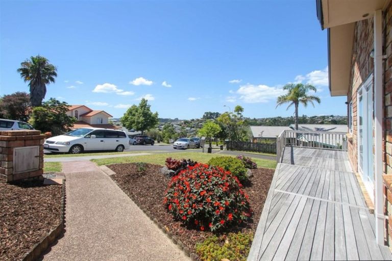 Photo of property in 22 Bluebird Crescent, Unsworth Heights, Auckland, 0632