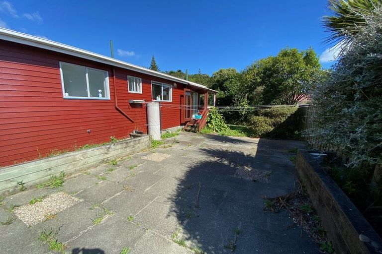 Photo of property in 54 Churton Drive, Churton Park, Wellington, 6037