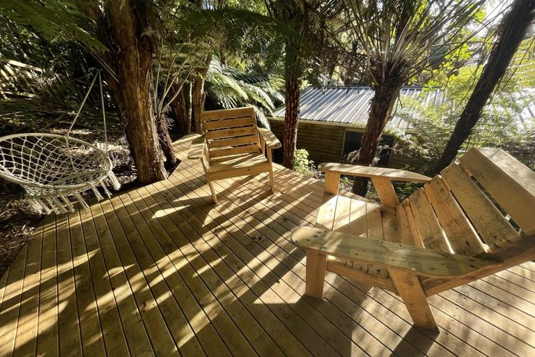 Photo of property in 426 Scenic Drive, Waiatarua, Auckland, 0612