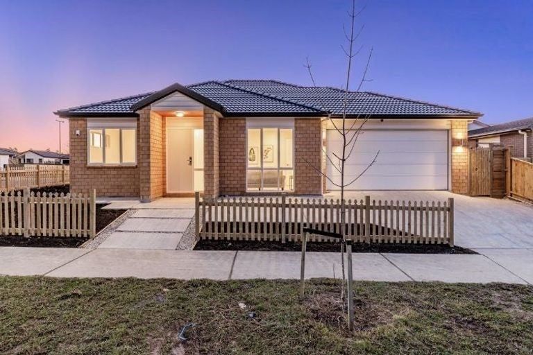 Photo of property in 3 Konoba Avenue, Kumeu, 0810