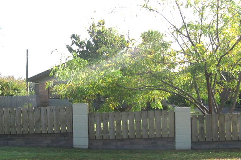 Photo of property in 1/56 Glen Road, Ranui, Auckland, 0612