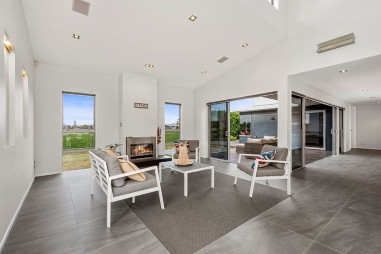 Photo of property in 115 Oriental Parade, Papamoa Beach, Papamoa, 3118