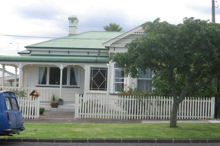 Photo of property in 12 Patuone Avenue, Devonport, Auckland, 0624