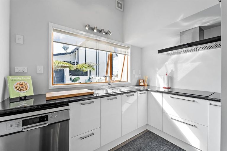 Photo of property in 2/109 Oaktree Avenue, Browns Bay, Auckland, 0630