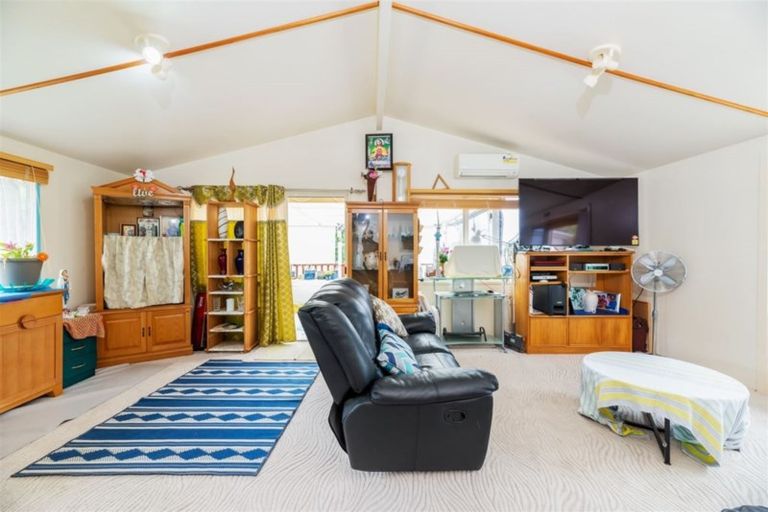 Photo of property in 80k Tirimoana Road, Te Atatu South, Auckland, 0602