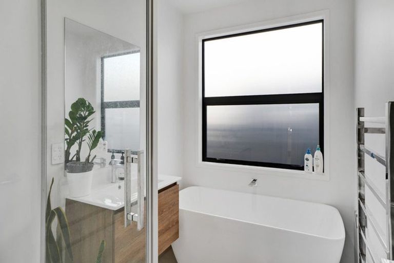 Photo of property in 7a Saxton Road, Upper Vogeltown, New Plymouth, 4310