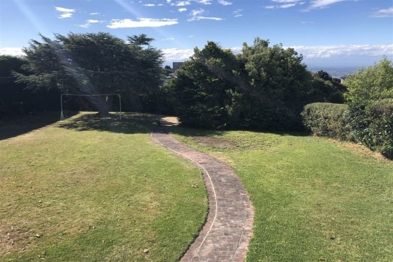 Photo of property in 13 Madeley Road, Mount Pleasant, Christchurch, 8081