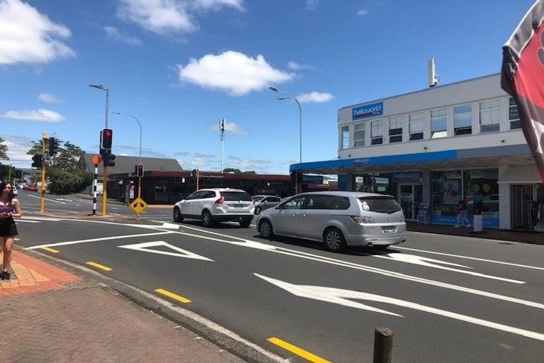 Photo of property in 10 Dodson Avenue, Milford, Auckland, 0620