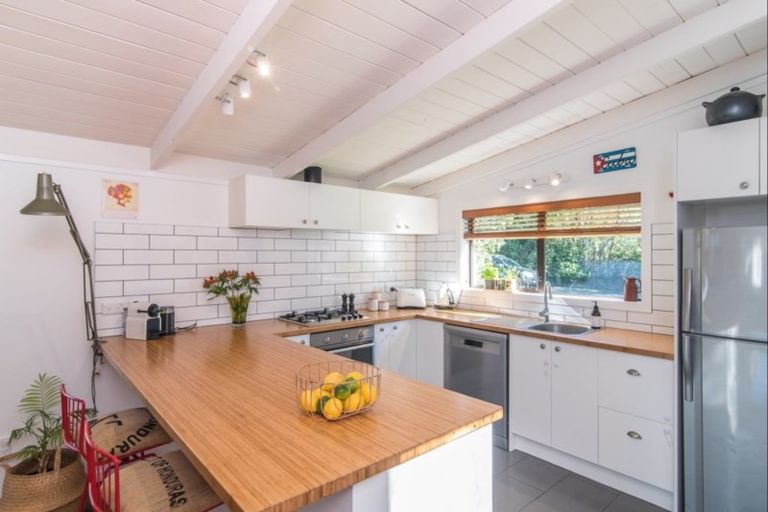 Photo of property in 34 Gavin Road, Raumati Beach, Paraparaumu, 5032