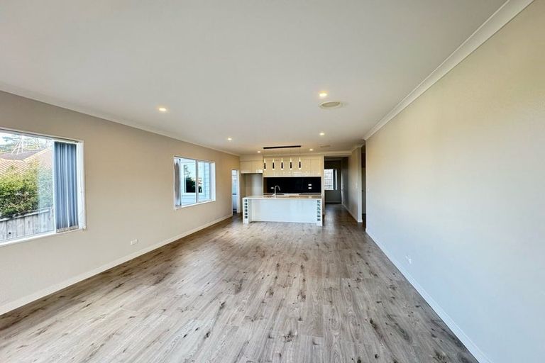 Photo of property in 18 Taurikura Way, Fairview Heights, Auckland, 0632