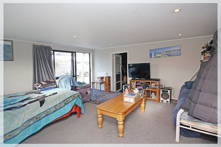 Photo of property in 12 Nuku Street, Tangimoana, 4822