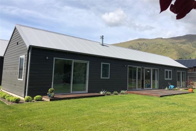 Photo of property in 5 Percy Lane, Wanaka, 9305