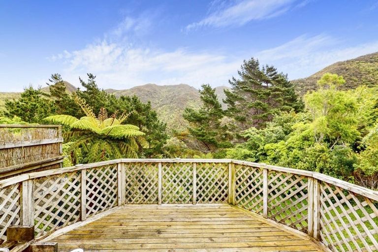 Photo of property in 97 Thurleigh Grove, Karori, Wellington, 6012