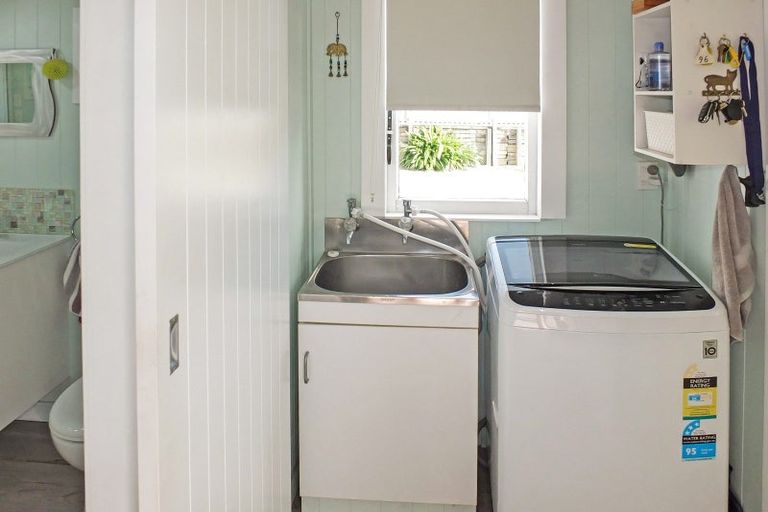 Photo of property in 15 Roore Street, Foxton Beach, Foxton, 4815