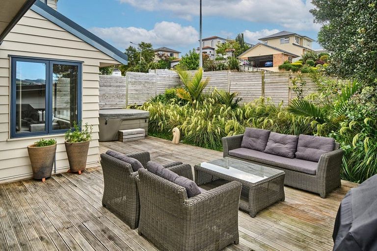 Photo of property in 17 Endeavour Drive, Whitby, Porirua, 5024