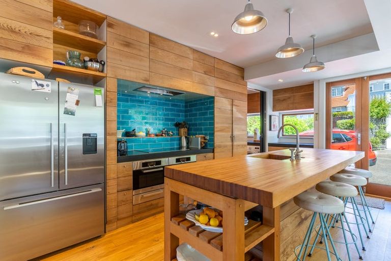 Photo of property in 6 Burnham Street, Seatoun, Wellington, 6022