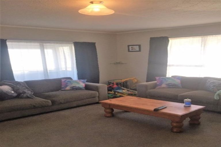 Photo of property in 69a Hartford Crescent, Totara Park, Upper Hutt, 5018