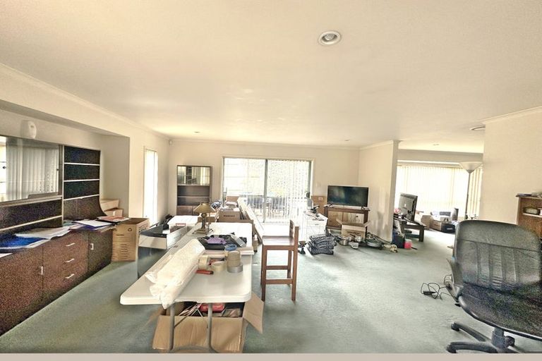 Photo of property in 6 Aaronville Way, East Tamaki, Auckland, 2016