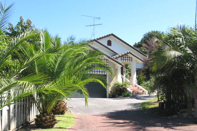 Photo of property in 19 Kate Sheppard Avenue, Torbay, Auckland, 0630