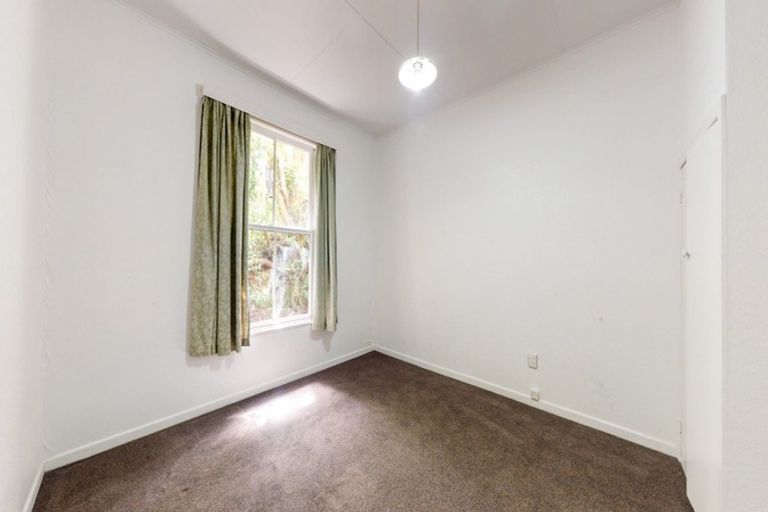 Photo of property in 16 Highbury Road, Highbury, Wellington, 6012