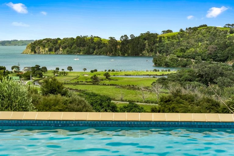 Photo of property in 923 Takatu Road, Tawharanui Peninsula, Warkworth, 0986