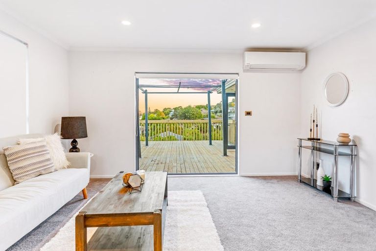 Photo of property in 21 Breenagh Place, Massey, Auckland, 0614