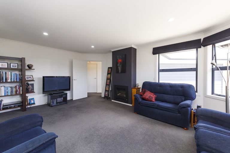 Photo of property in 99a Schnell Drive, Kelvin Grove, Palmerston North, 4414