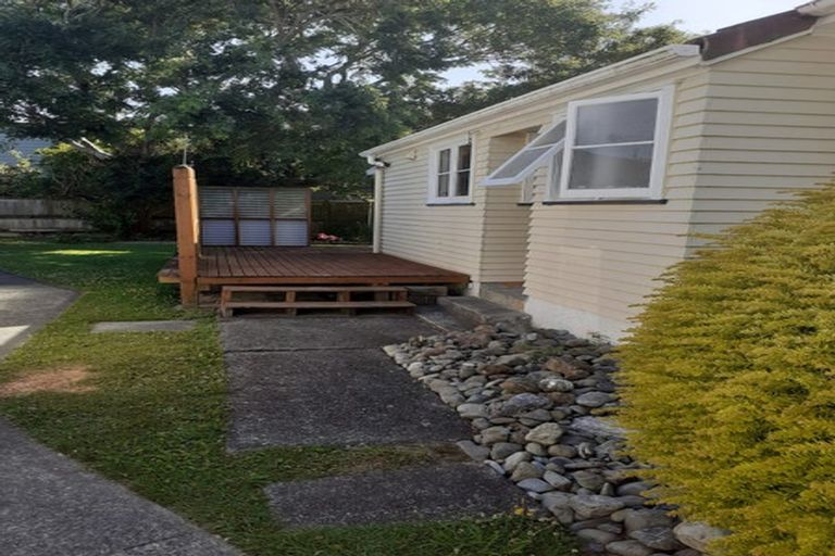 Photo of property in 5 Hobbs Grove, Epuni, Lower Hutt, 5011
