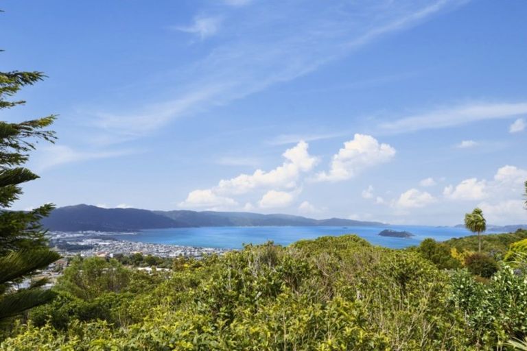 Photo of property in 35 Acacia Avenue, Maungaraki, Lower Hutt, 5010