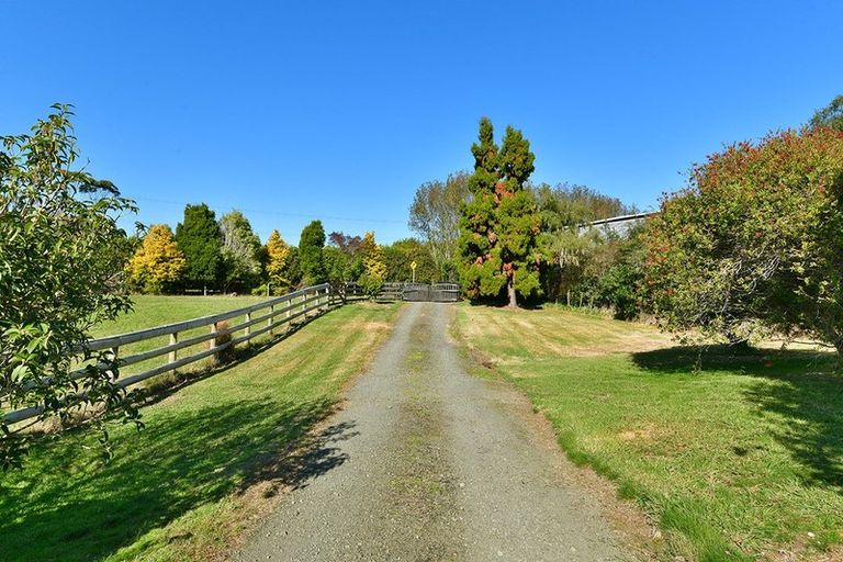 Photo of property in 1156 Peak Road, Helensville, 0875