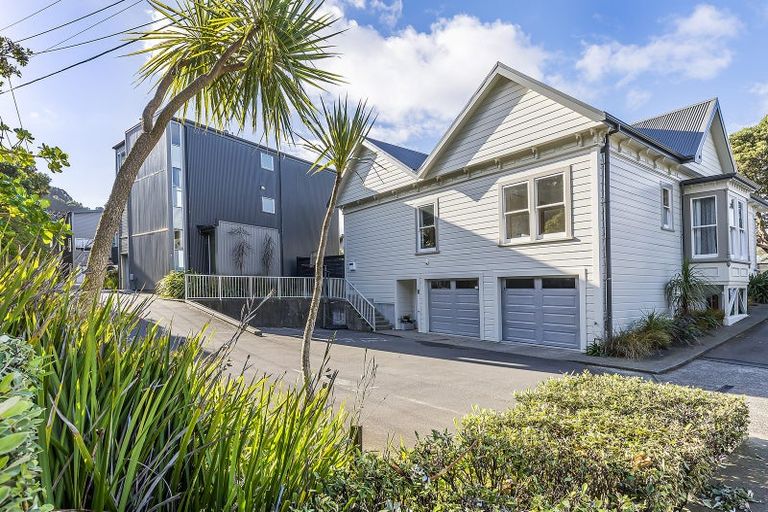 Photo of property in 17/3 Severn Street, Island Bay, Wellington, 6023