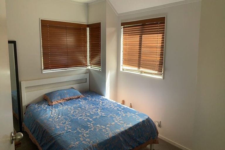 Photo of property in 1/112 Seaview Road, Glenfield, Auckland, 0629
