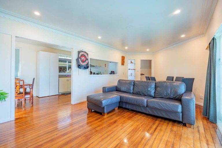 Photo of property in 438 Don Buck Road, Massey, Auckland, 0614