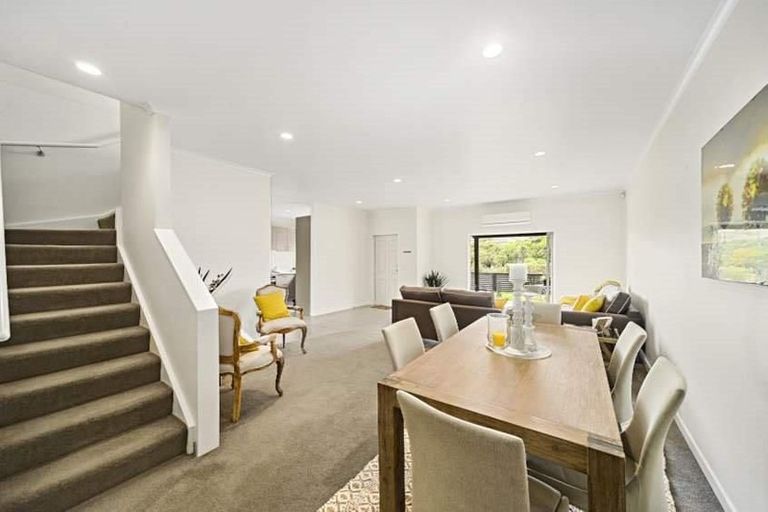 Photo of property in 2/10 Salford Crescent, Flat Bush, Auckland, 2019