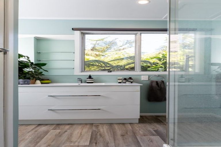 Photo of property in 8a Government Road, Raglan, 3225