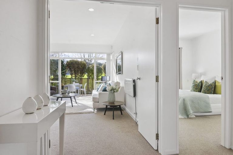 Photo of property in 2/1-5 Gleanor Avenue, Oteha, Auckland, 0632