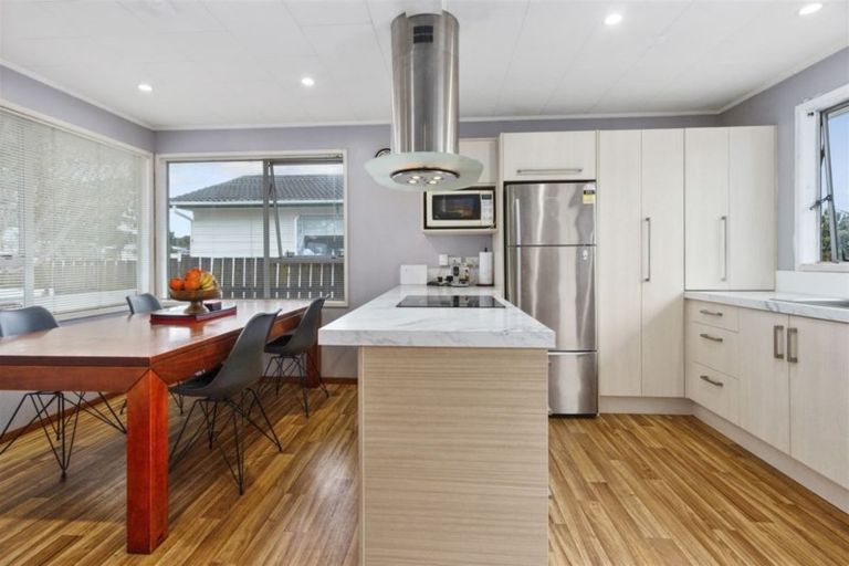 Photo of property in 438 Roscommon Road, Clendon Park, Auckland, 2103